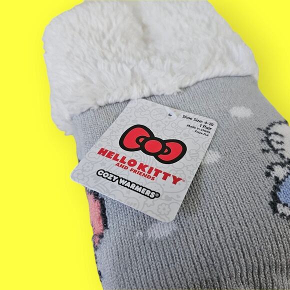 New Hello Kitty & Friends Cozy Sherpa Slipper Socks Gripper Bottom Size 4-10 - Picture 5 of 5